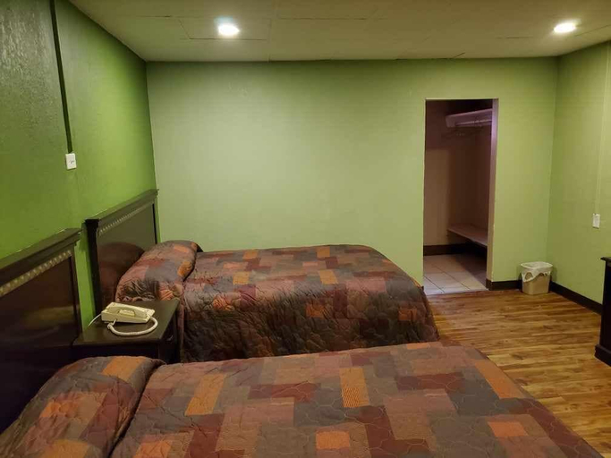 Others 4, Trailway Motel, Saint Clair