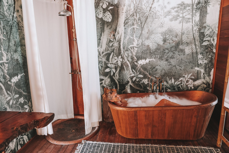 Bathroom 5, Bawah Reserve, Natuna