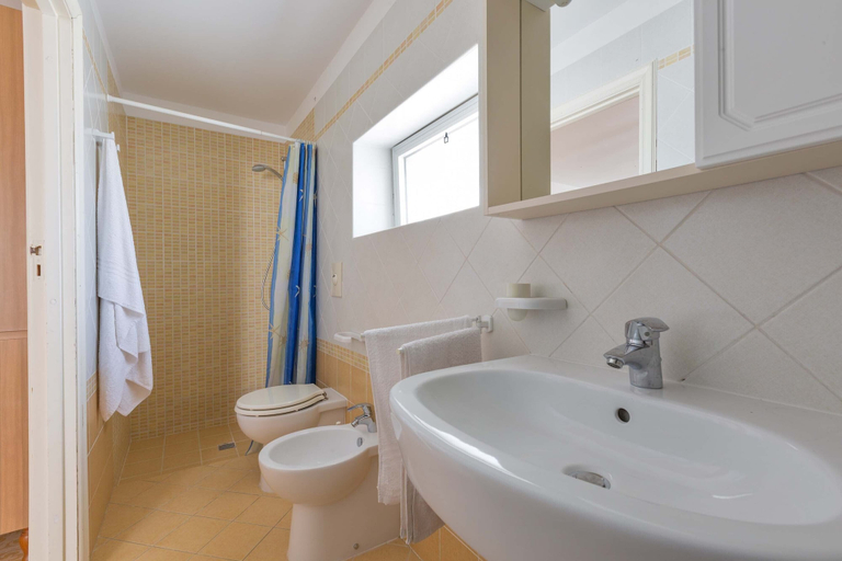 Bathroom 5, 2914 Appartamento Arno by Barbarhouse, Lecce