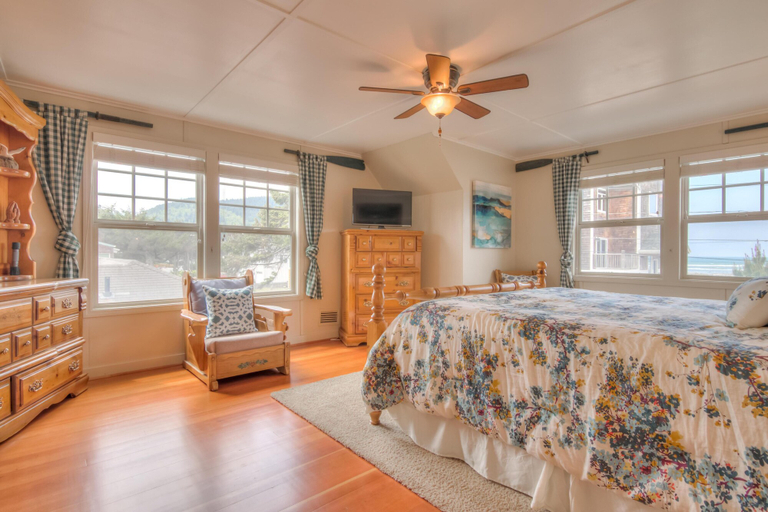 Bedroom 4, The Nordic House in the Cove - Meredith Lodging, Clatsop