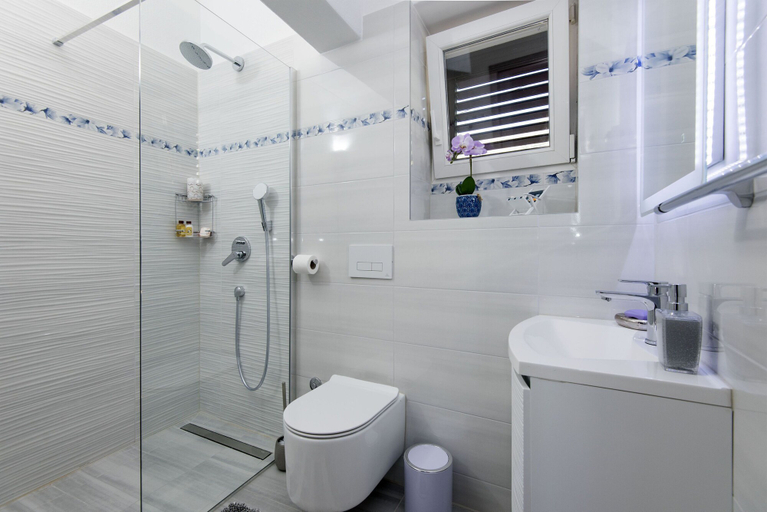 Bathroom 3, Apartments Beach Dugi rat, Dugi Rat