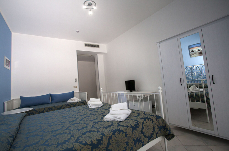 Bedroom 5, Hotel Achibea, Trapani