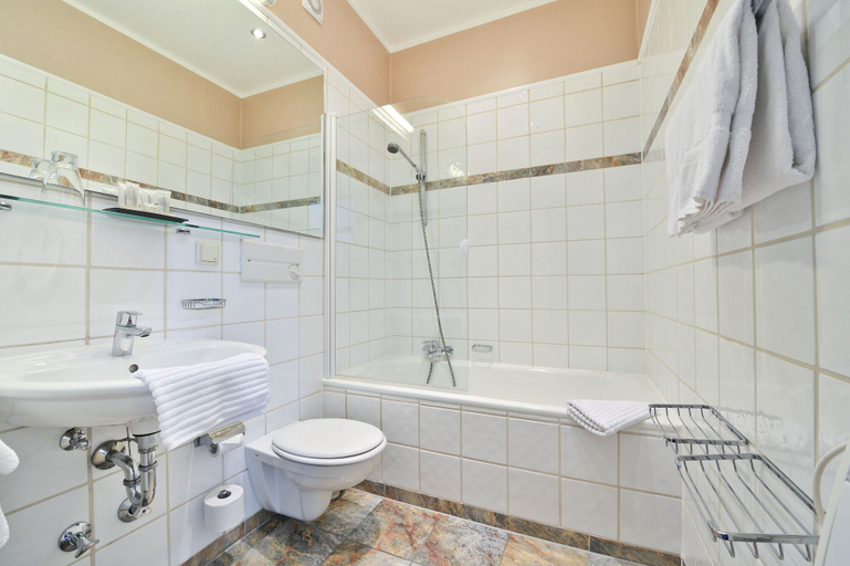 Bathroom 5, Hotel Windsor, Düsseldorf