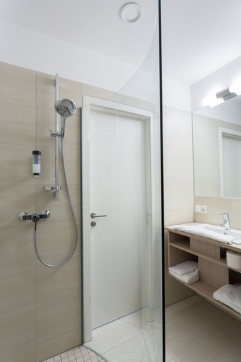 Bathroom 5, Viva Hotel Lübeck, Lübeck