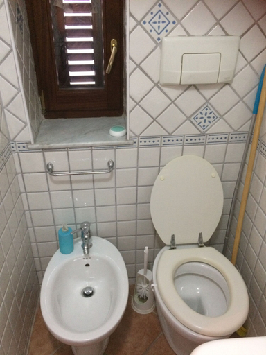 Bathroom 4, Casa Donzella, Sassari
