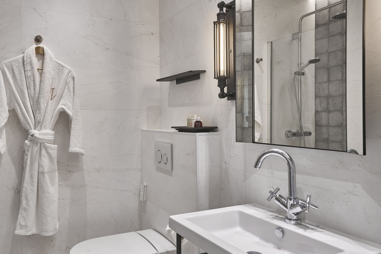 Bathroom 5, Hotel Vincci Molviedro, Sevilla