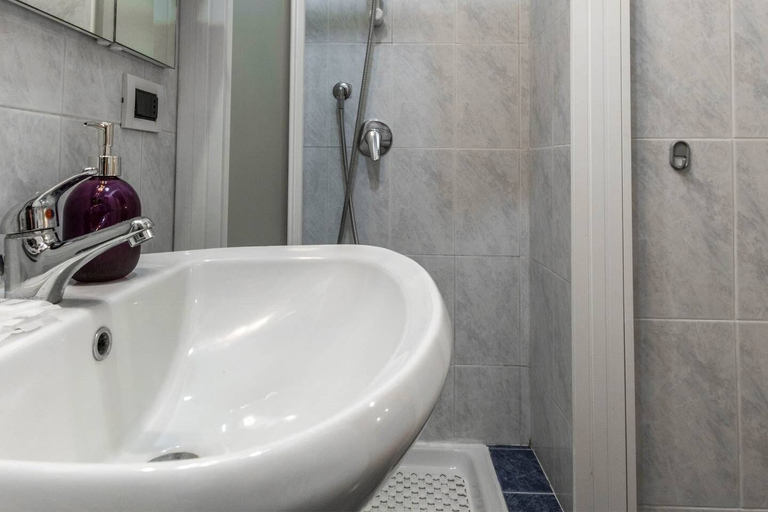 Bathroom 4, JOIVY Pontida Apartment, Milano
