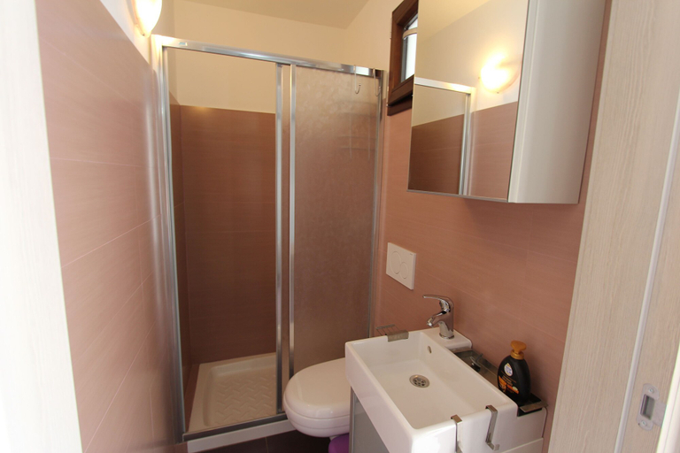 Bathroom 4, Villetta Duca, Lecce