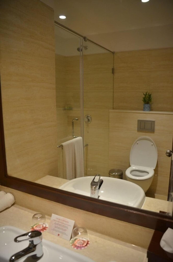 Bathroom 4, The Lalit Traveller Jaipur, Jaipur