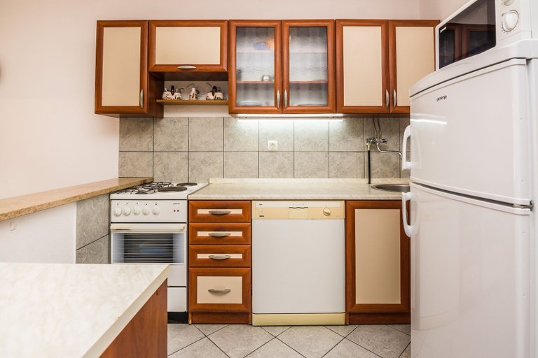 Others 5, Apartment Poslon, Vir