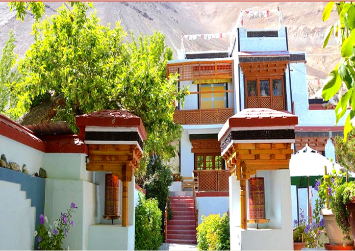 Exterior & Views
