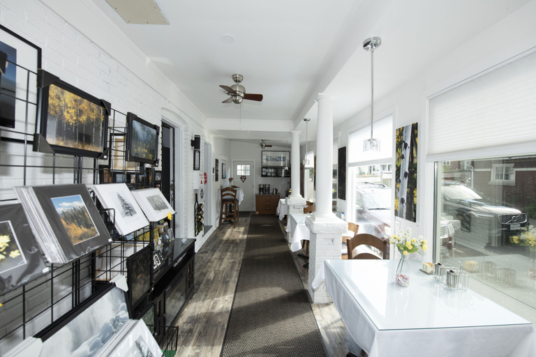 Food & Drinks 5, Serene Niagara Inn, Niagara