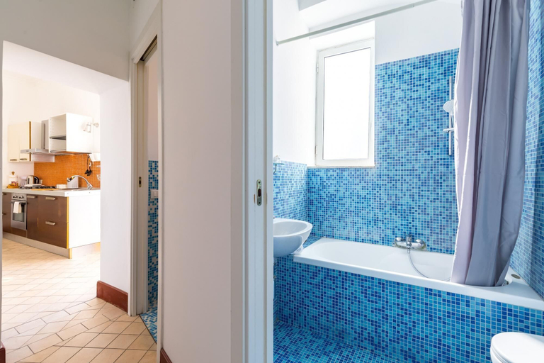 Bathroom 3, Lopez 20 - a Big Family Apartment, Napoli