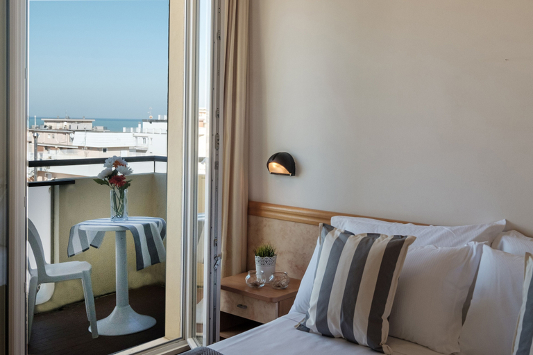 Bedroom 4, Hotel Oceanic, Rimini