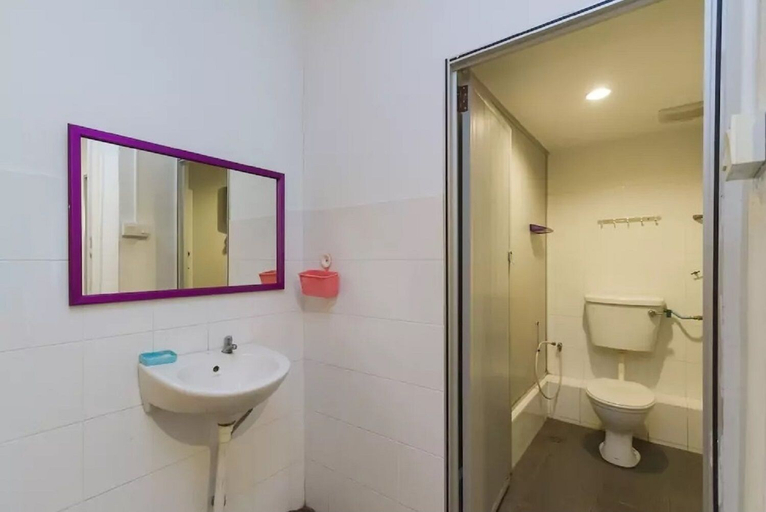Bathroom 3, Cocoa Mews Cafe & Homestay - Hostel, Pulau Penang