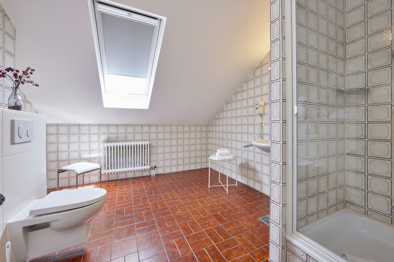 Bathroom 5, Hotel Alter Wirth, Bad Tölz-Wolfratshausen