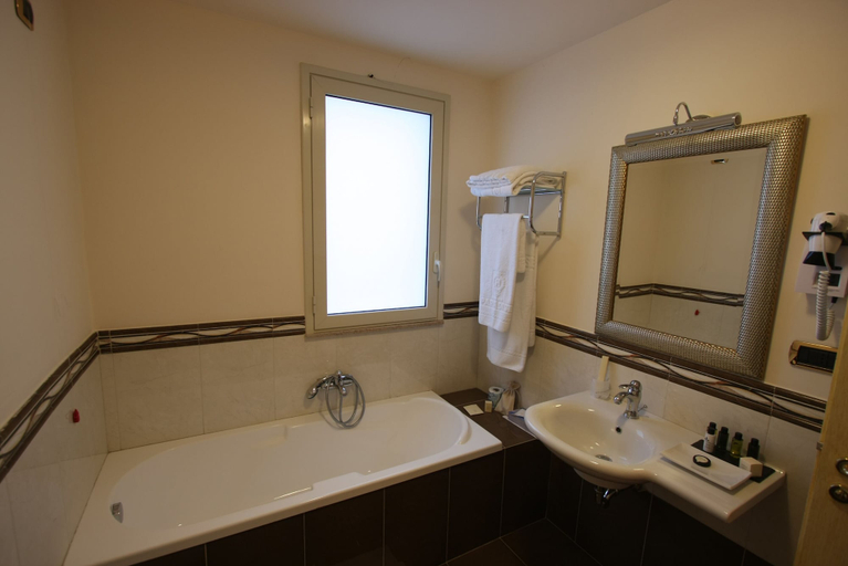 Bathroom 5, Hotel Ristorante Paradise, Catania
