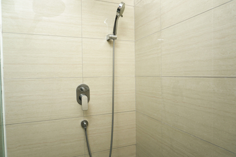 Bathroom 2, Highest Value 1BR Apartment at Ciputra International, Jakarta Barat