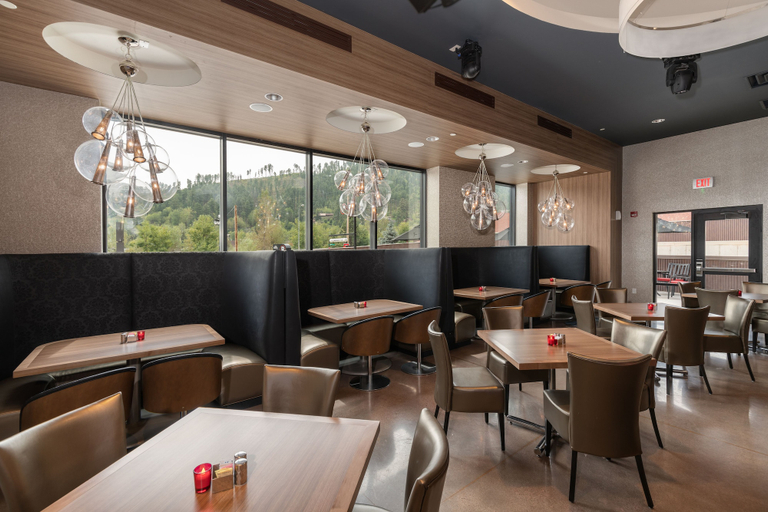 Food & Drinks 5, DoubleTree by Hilton Deadwood at Cadillac Jack's, Lawrence