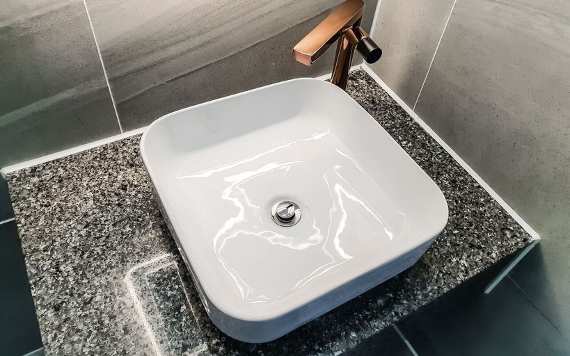 Bathroom 3, Idun Hotel, Wanju