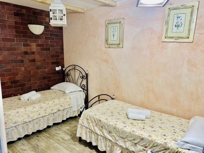 Bedroom 2, Villa di L'Abbiu House, Sassari