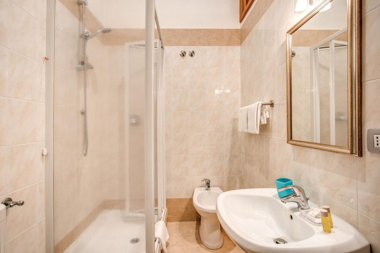 Bathroom 4, Residenza Praetoria, Rome