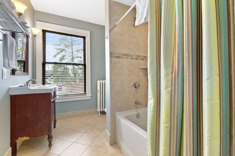 Bathroom 3, The DeBary Inn, Union