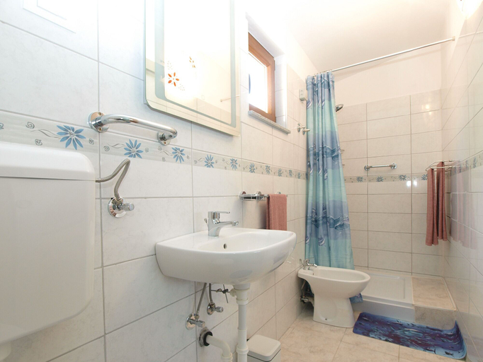 Bathroom 3, House 1931, Medulin