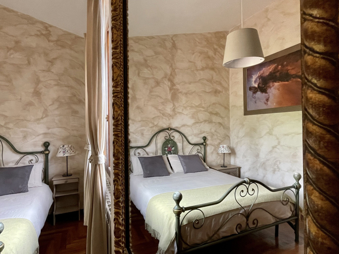 Bedroom 4, Home Sweet Home, Roma