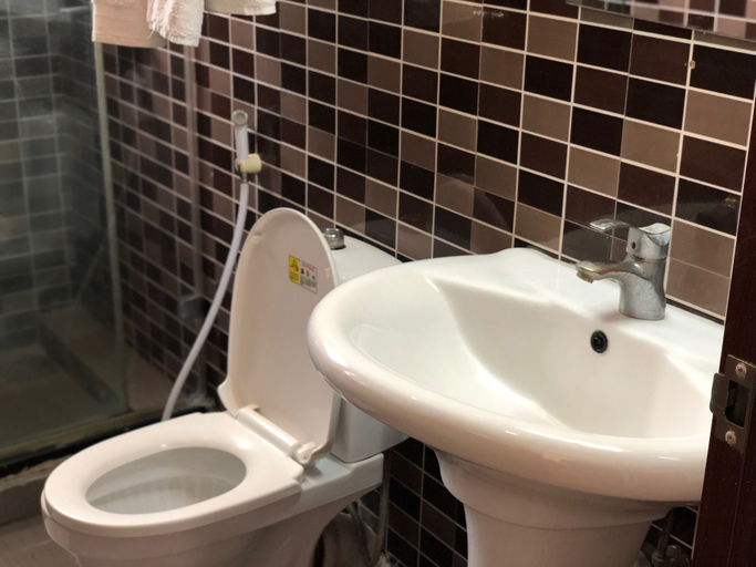 Bathroom 3, New Avon Apartments, Ilala
