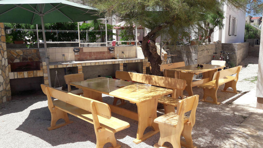 Food & Drinks 4, Apartments Petra, Ražanac