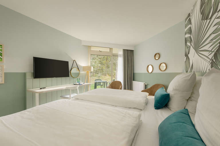 Bedroom 4, Hotel Bispinger Heide by Center Parcs, Heidekreis