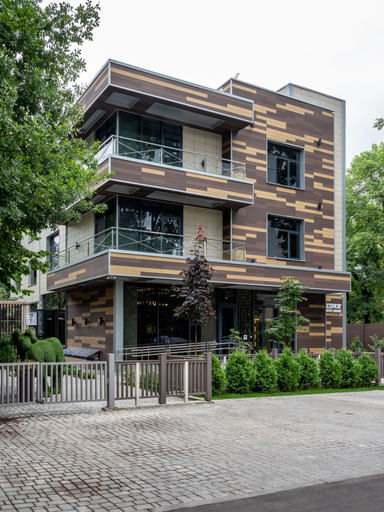 Exterior & Views
