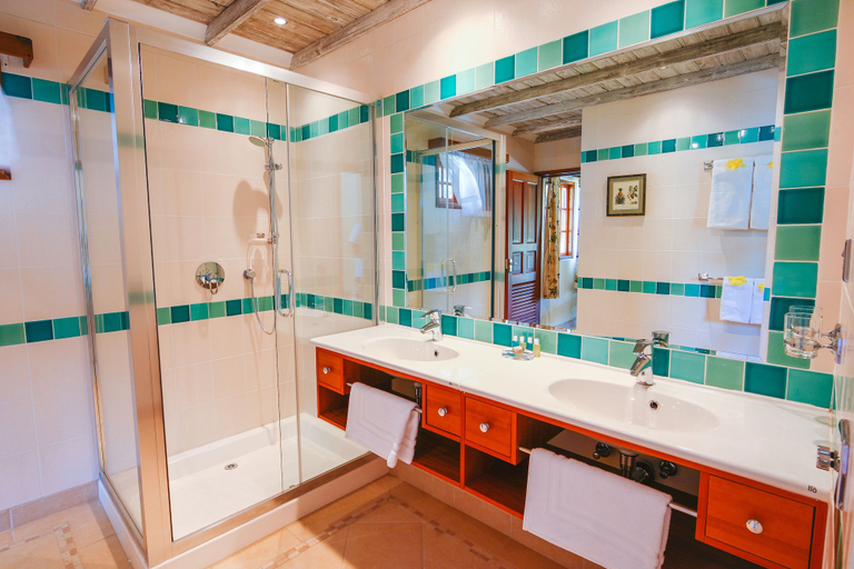 Bathroom 5, Bequia Beach Hotel Luxury Resort & Spa