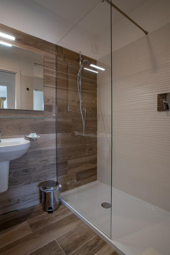 Bathroom 4, Aparthotel Miramare, Gorizia