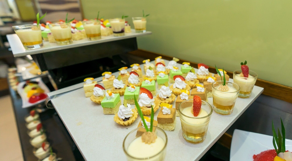 Food & Drinks