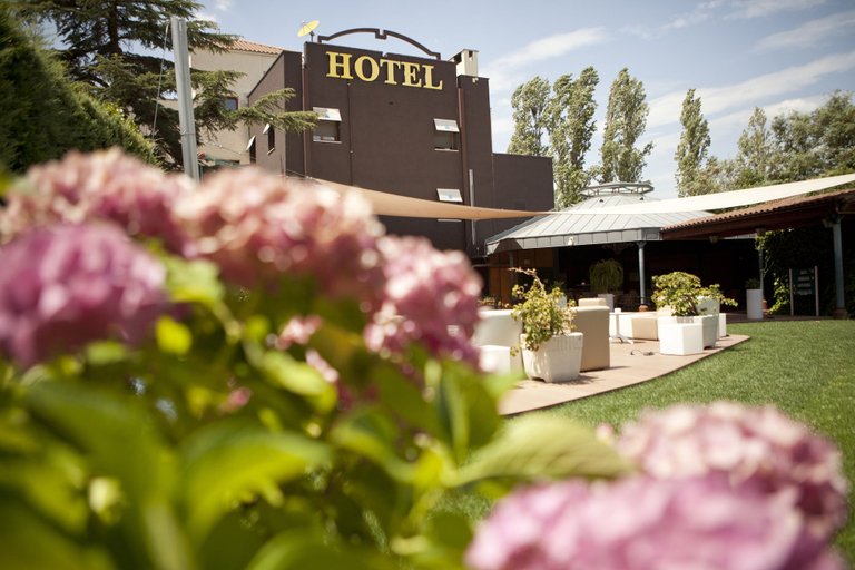 Exterior & Views 2, Hotel Don Carlos, Navarra