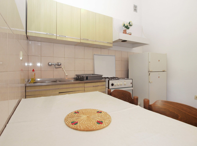 Others 4, Apartment 695, Pula