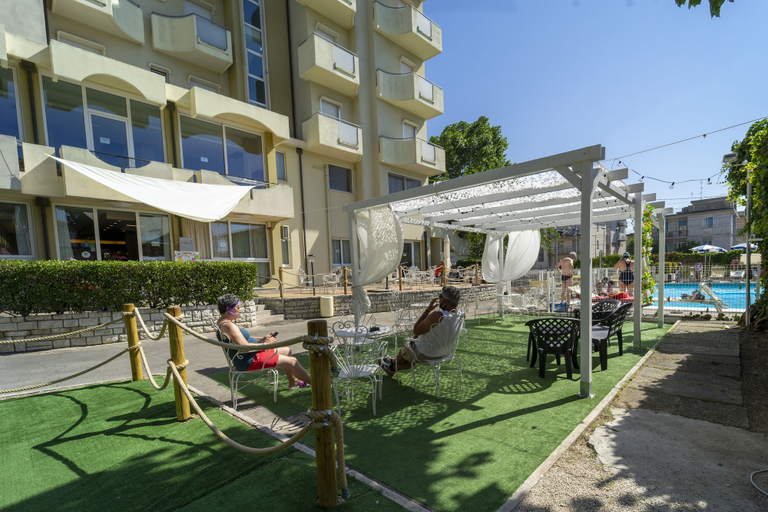 Exterior & Views 2, Hotel Oceanic, Rimini