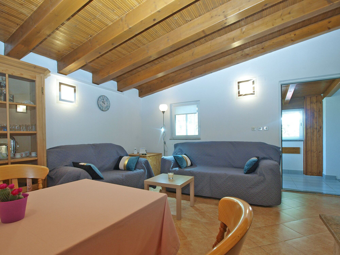 Others 4, House 1931, Medulin