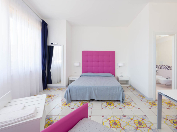 Bedroom 2, Hotel Sole Splendid, Salerno