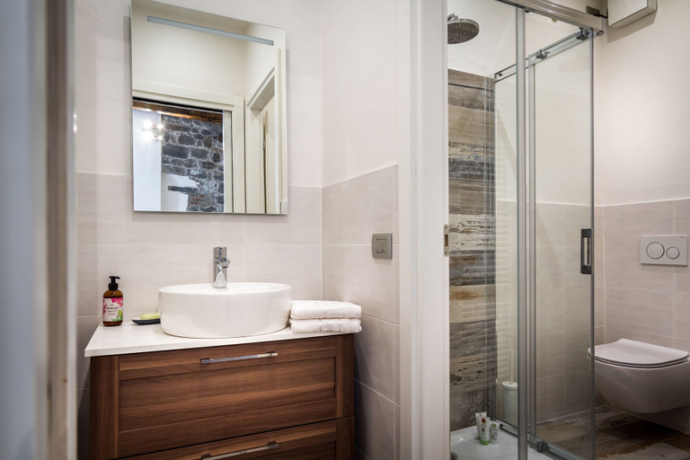 Bathroom 3, JOIVY Chic Studio in Como Centre, Como