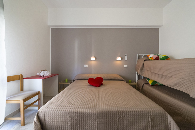 Bedroom 2, Hotel Belsoggiorno, Rimini