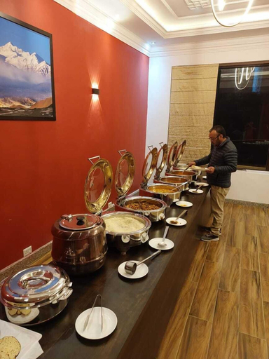 Food & Drinks 3, Old Road Mansion, Leh