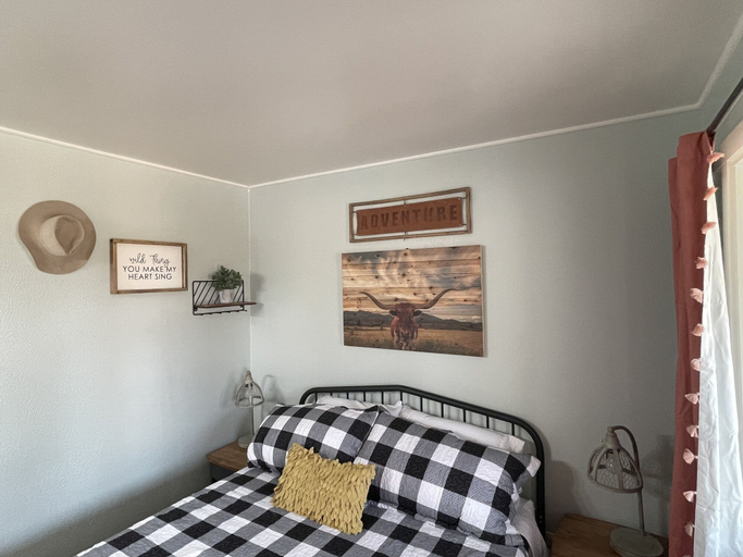 Bedroom 2, Millz Manor at Fall River Millz, Shasta