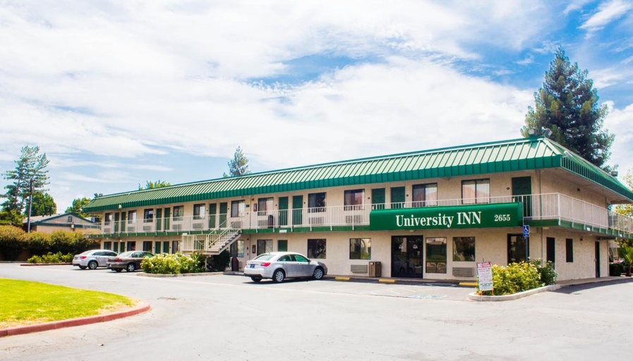Exterior & Views 2, University Inn, Fresno