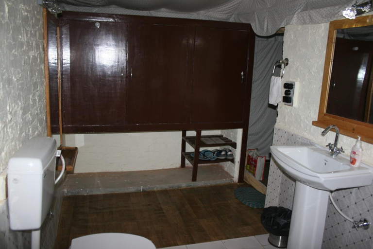 Bathroom 5, Nature Drops, Nainital