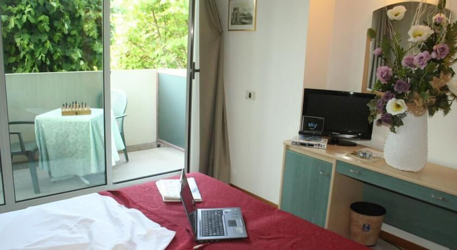 Bedroom 2, Hotel Elvezia, Pesaro E Urbino