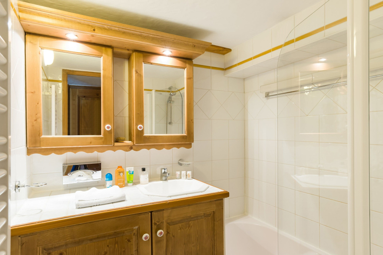 Bathroom 3, Résidence Pierre & Vacances Premium Les Alpages de Chantel, Savoie