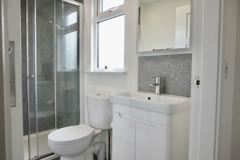 Bathroom 3, Castle View Chalet by Clonlum Cottages, Newry, Mourne and Down
